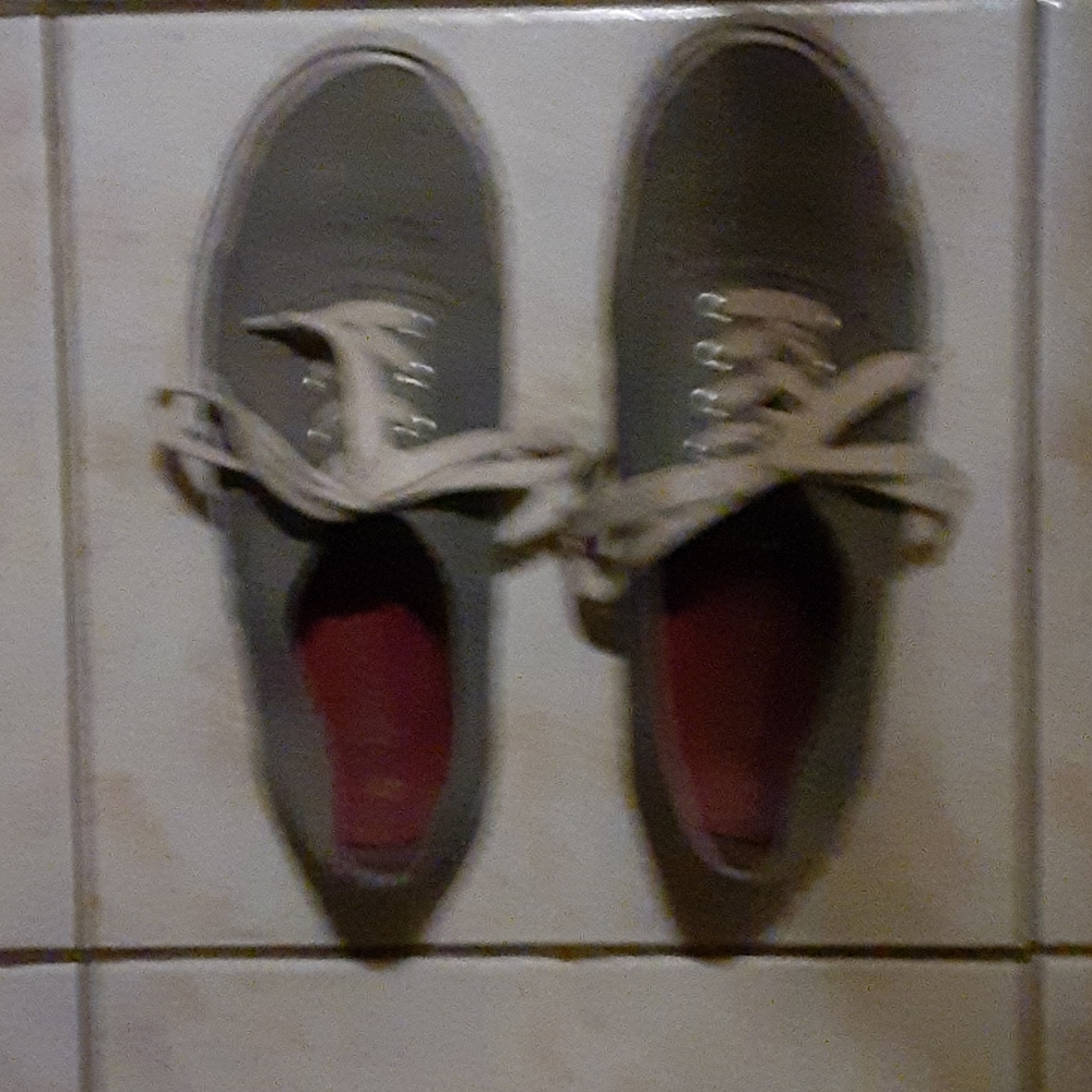 Shoes - Picture 4 of 6